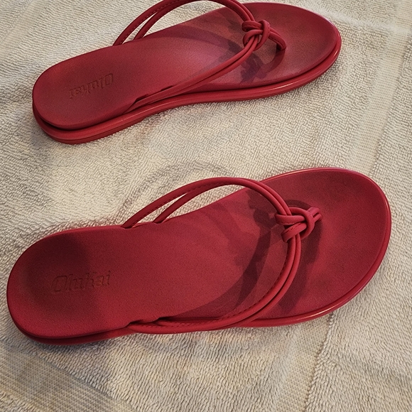 OluKai Women's Hot Pink Flip Flops - Picture 1 of 4
